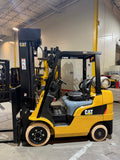 2016 CATERPILLAR 2C5000 5000 LB LP GAS FORKLIFT CUSHION 100/290" QUAD MAST SIDE SHIFTER 1221 HOURS STOCK # BF9114779-BUF - United Lift LLC