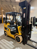 2016 CATERPILLAR 2C5000 5000 LB LP GAS FORKLIFT CUSHION 100/290" QUAD MAST SIDE SHIFTER 1221 HOURS STOCK # BF9114779-BUF - United Lift LLC