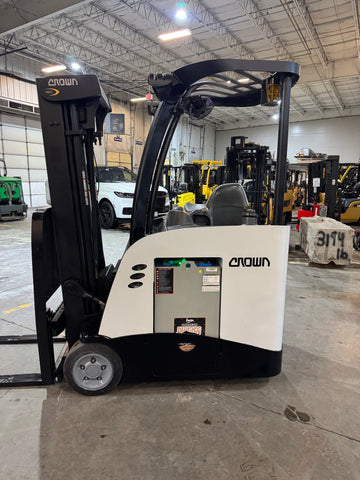 2014 CROWN RC-5530-30 3500 LB ELECTRIC FORKLIFT STAND UP STOCK ORDER PICKER CUSHION 87/190 3 STAGE MAST STOCK # BF945189-BUF