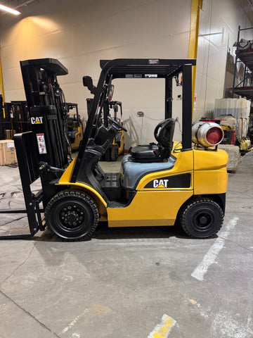 2023 CATERPILLAR/MITSUBISHI FG25N 5000 LB LP GAS FORKLIFT PNEUMATIC 84/188" 3 STAGE MAST SIDE SHIFTER 921 HOURS STOCK # BF9148729-BUF - United Lift LLC