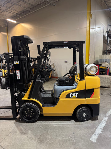 2022 CATERPILLAR 2C6000 6000 LB LP GAS FORKLIFT CUSHION 88/199" 3 STAGE MAST SIDE SHIFTER LOW HOURS STOCK # BF91185449-BUF - United Lift LLC