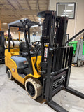 2023 CATERPILLAR/MITSUBISHI FGC30N 6000 LB LP GAS FORKLIFT NON MARKING CUSHION TIRES 83/186" 3 STAGE MAST 719 HOURS SIDE SHIFTING FORK POSITIONER STOCK # BF9125239-BUF - United Lift LLC