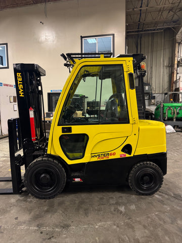 2021 HYSTER H60FT 6000 LB DIESEL FORKLIFT SIDE SHIFTER PNEUMATIC 91/182" 3 STAGE MAST ENCLOSED HEATED CAB DIESEL 794 HOURS STOCK # BF9164129-BUF - United Lift LLC