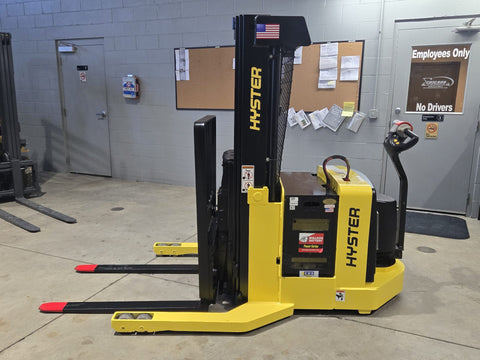2022 HYSTER W30ZR 3000 LB ELECTRIC WALKIE PALLET JACK 73/149" 3 STAGE CUSHION SIDE SHIFTER 600 HOURS STOCK # BF9128129-RIL - United Lift LLC