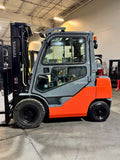 2013 TOYOTA 8FGU25 5000 LB LP GAS FORKLIFT PNEUMATIC 87/189" 3 STAGE MAST 2438 HOURS SIDE SHIFTING FORK POSITIONER ENCLOSED CAB STOCK # BF983689-BUF
