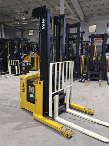 2019 YALE MRW030 3000 LB ELECTRIC FORKLIFT WALKIE REACH STACKER CUSHION 92/141" 2 STAGE MAST 10 HOURS STOCK # BF988149-RIL - United Lift LLC